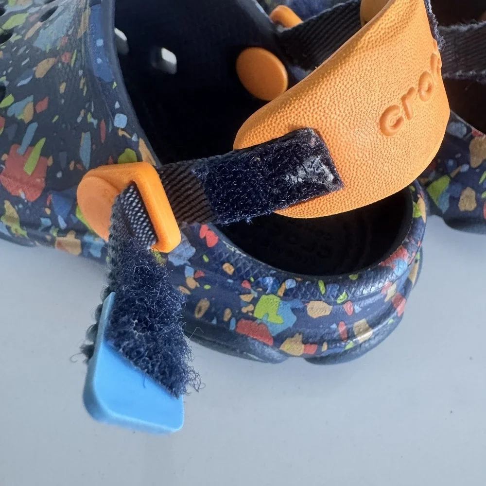 Crocs All‎ Terrain Boys/Unisex size C7 Navy Orange Paint Splatter Waterproof
